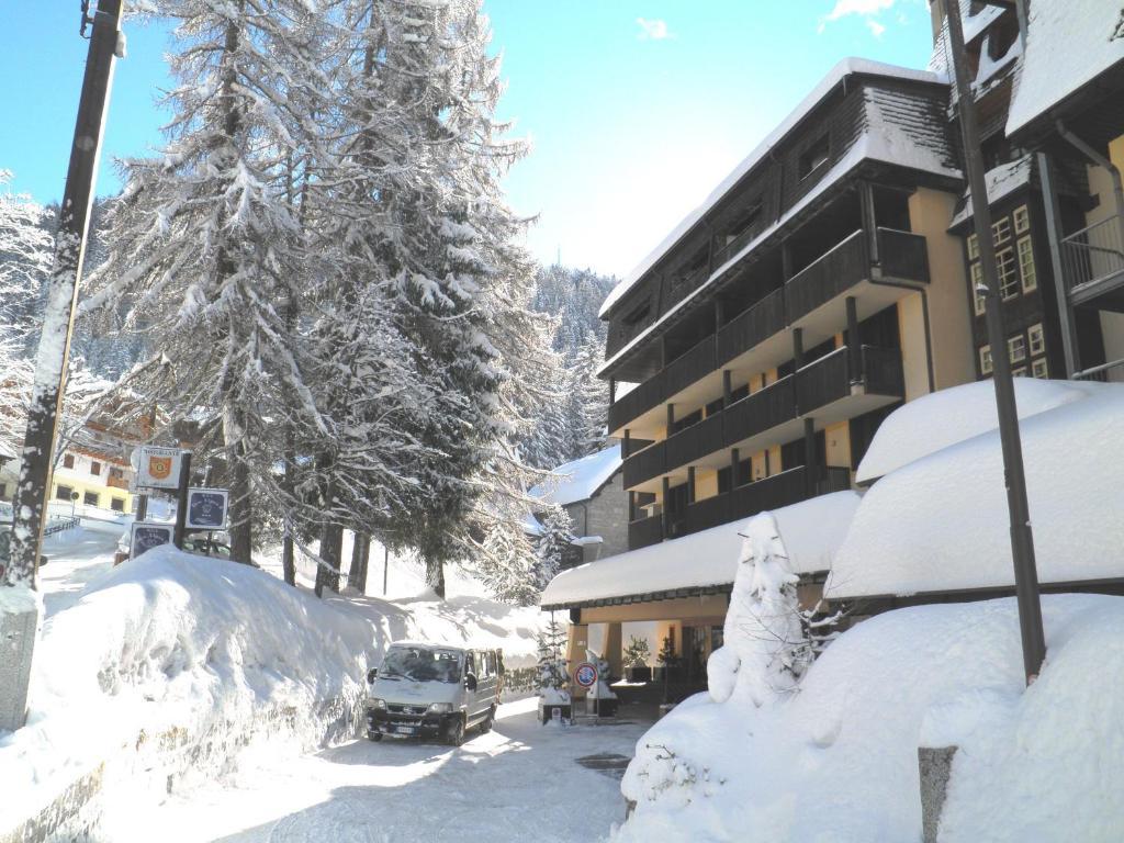 R.T.A. Hotel Des Alpes 2 Madonna エクステリア 写真